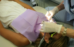 Ефектни зъбни импланти цени 25