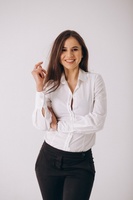 Научете за бели блузи 39